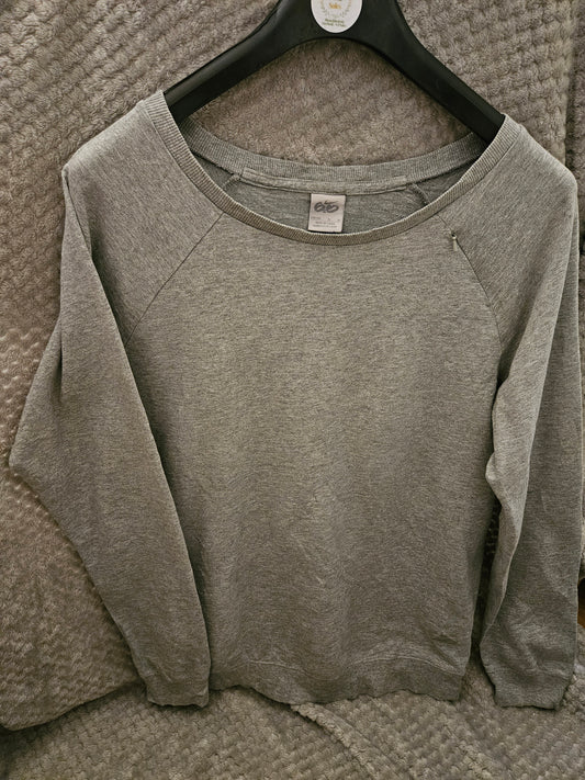 Womens Vintage Henley Nike pull over sweatshirt size large. Unique